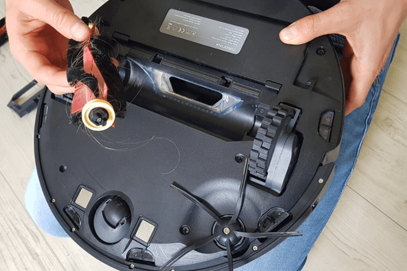 in der Bürste vom Roborock S6 haben sich Haare verfangen